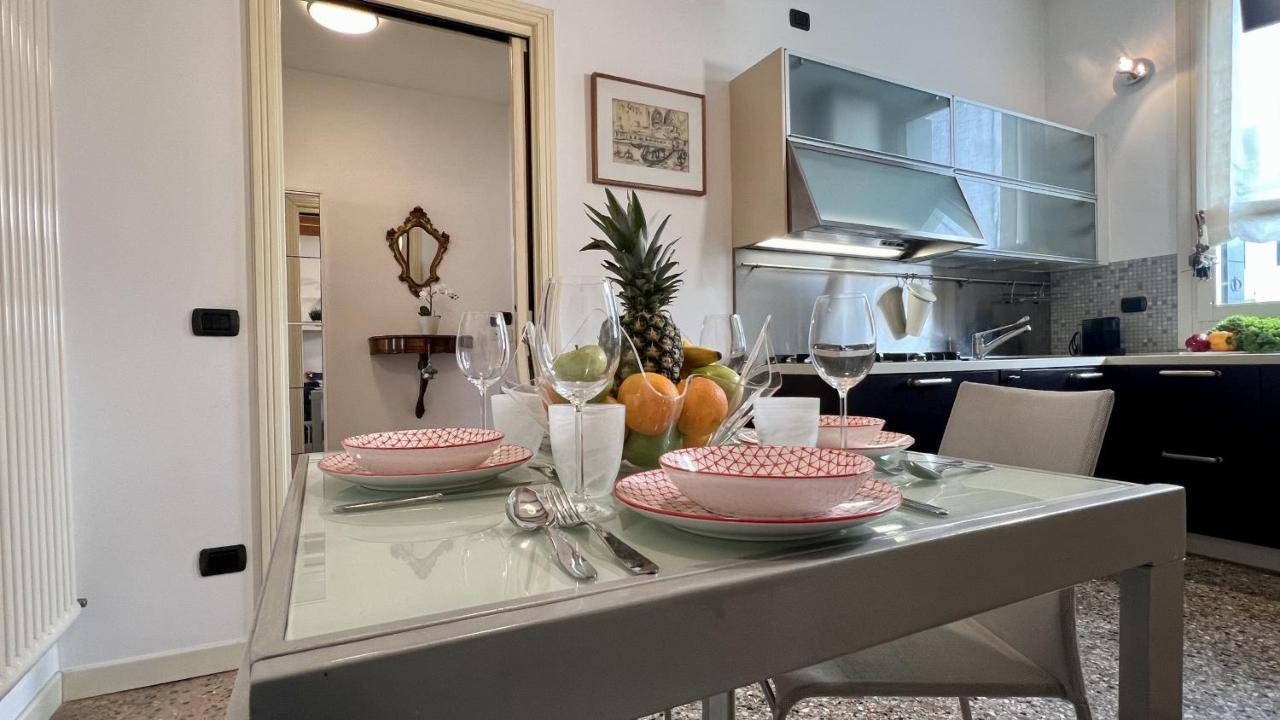 Apartment Vivaldi Canal View Venice
