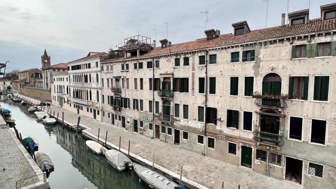 Apartment Vivaldi Canal View Venice
